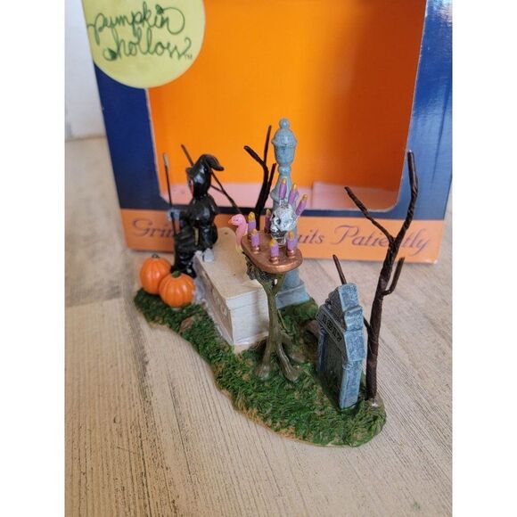 Grim Reaper Waits patiently 2006 Pumpkin Hollow Village accessory - Picture 4 of 9